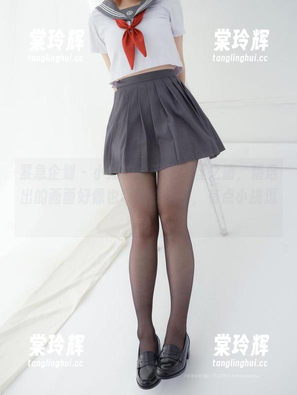 紧急企划-小婕 紧急企划 - 小婕的水手服黑丝之旅,精选出的画面好像也带着点不甘,有点小挑逗?