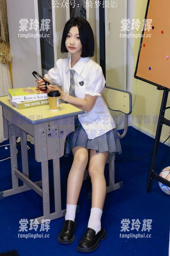绮梦摄影-小艺 绮梦摄影 - 资源分享,小艺的棉袜写真集:谁说袜子不能有个性?
