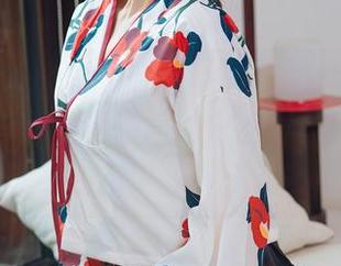 花漾show – 担心网盘被什么大神盯上？只需看Cris_卓娅祺的白丝写真，保证你忍不住想多备一个账号！