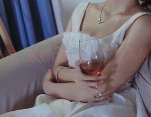 纯白做底，苏嫣qvq全套下载不怕你夸！