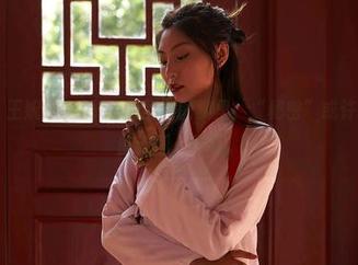 蜜桃社 – 王婉悠Queen的福利图集里，“秘密”或许只是未解的谜团，嘿嘿。