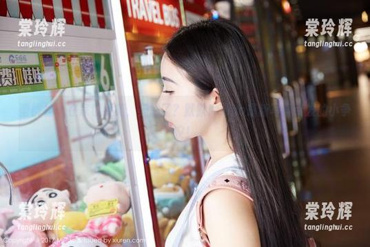 蜜桃社-默默Momo 蜜桃社 - 在家也要美,美哭了?默默Momo最新写真引发的小争议!