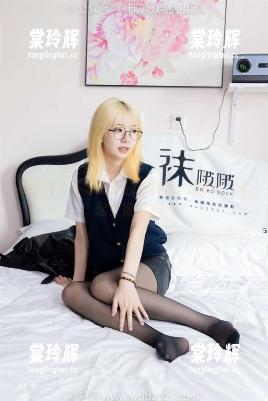 袜啵啵-苏苏 袜啵啵 - 苏苏的办公室原图:这桌子,看起来很友好!