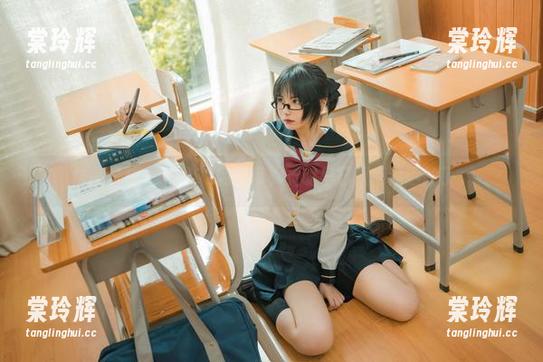 逐月Su 作品归档:逐月Su的吊带,灵魂早已飘得远远的了。