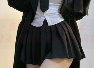 微密圈 – 陈佩奇的圣诞服奇遇记——精选中的猪猪，它们就是怕冷才这样穿的！