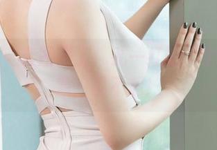 青豆客 – 套图来了！孔一红的“学妹”资源，要不起！