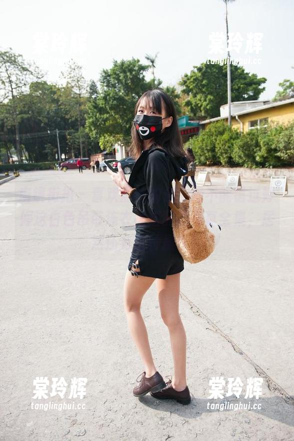 魔镜街拍-婷婷 魔镜街拍 - 喜欢黑丝的你,绝不能错过婷婷这白色吊带连衣裙搭配的写真全集,居然还有这种操作!